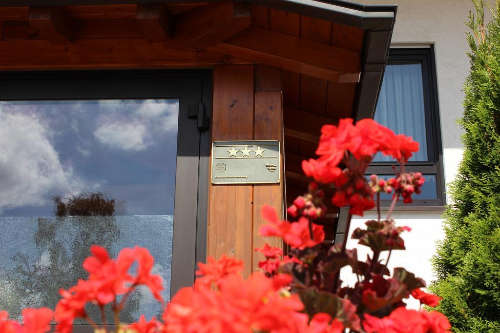 Hotel Drei Lilien Waldbrunn  Exteriör bild